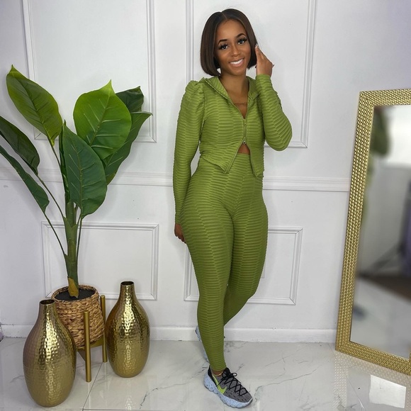 Green Girly Workout Set - Picture 3 of 3